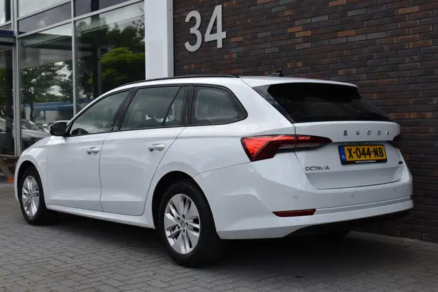 Skoda Octavia view 2