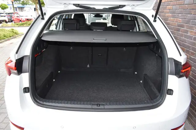 Skoda Octavia view 6