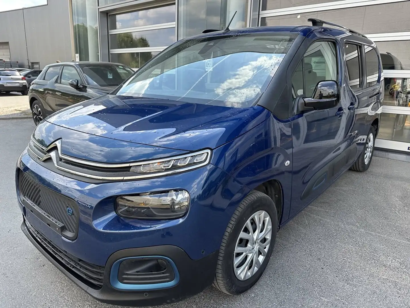 Citroen Berlingo Electric 50 kW/h  XL Shine Blauw - 2