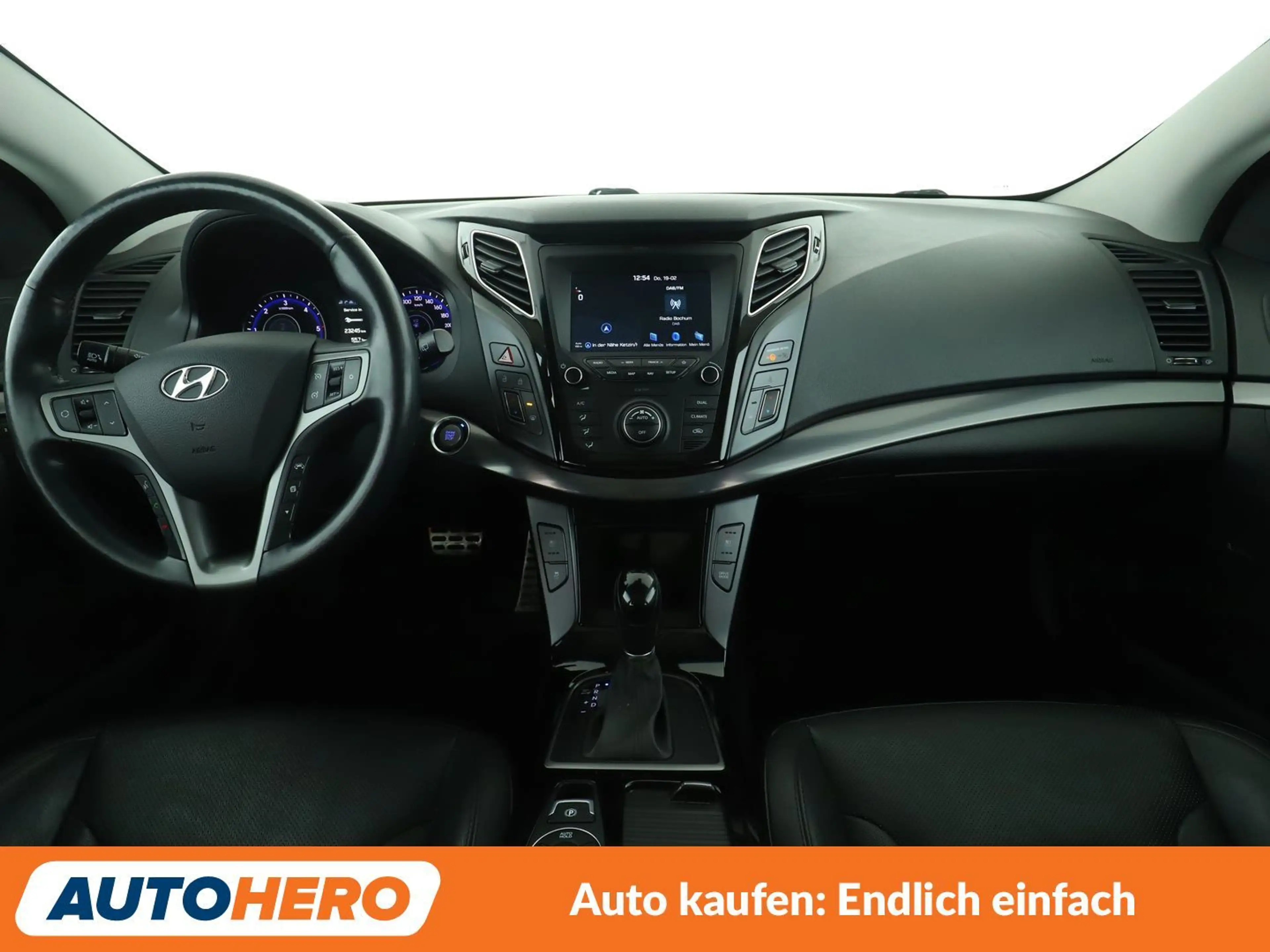 Hyundai i40 1.6 CRDi Space Plus Aut.*NAV*XENON*TEMPO*PDC*SHZ* — photo 12