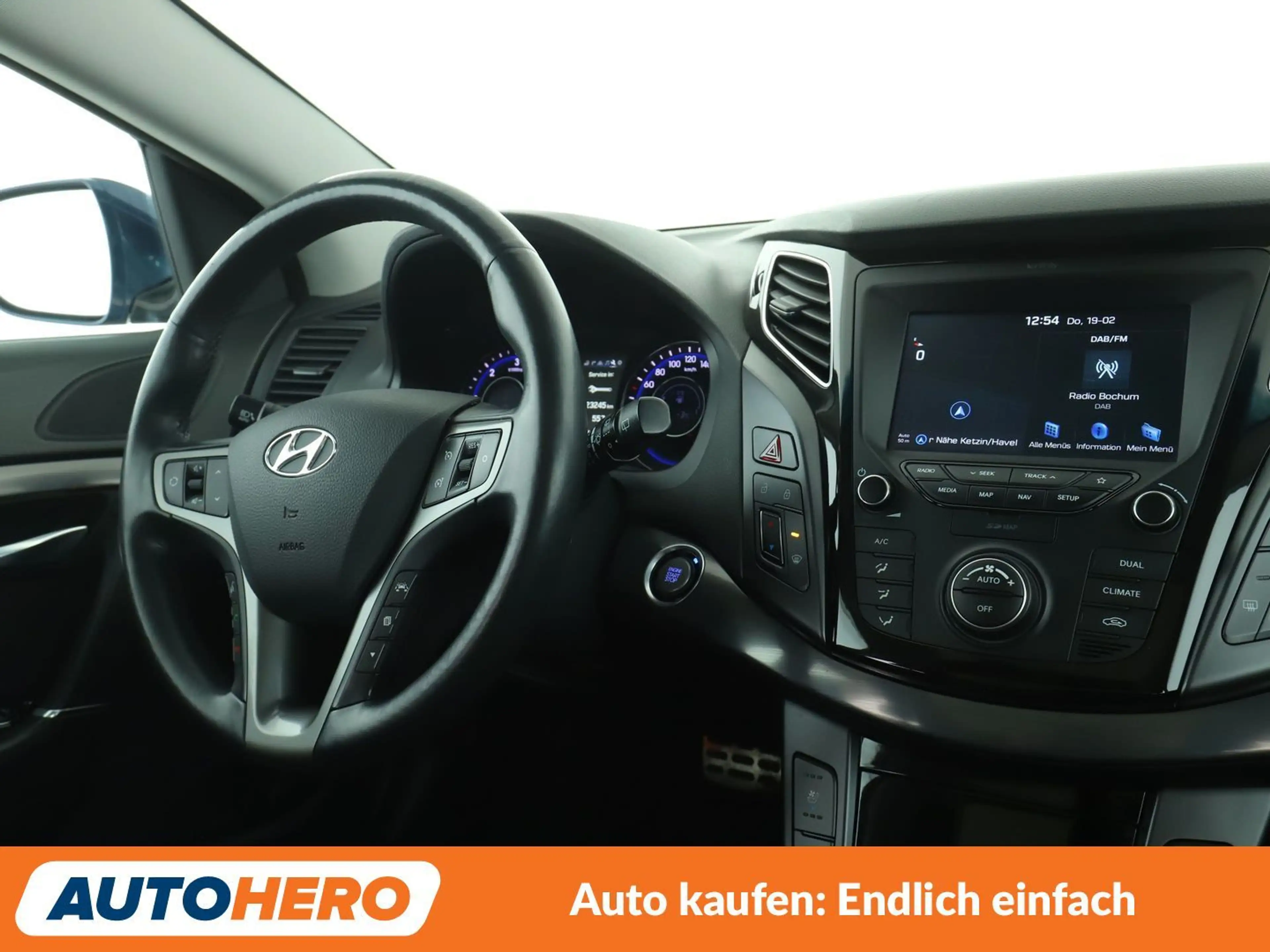 Hyundai i40 1.6 CRDi Space Plus Aut.*NAV*XENON*TEMPO*PDC*SHZ* — photo 13