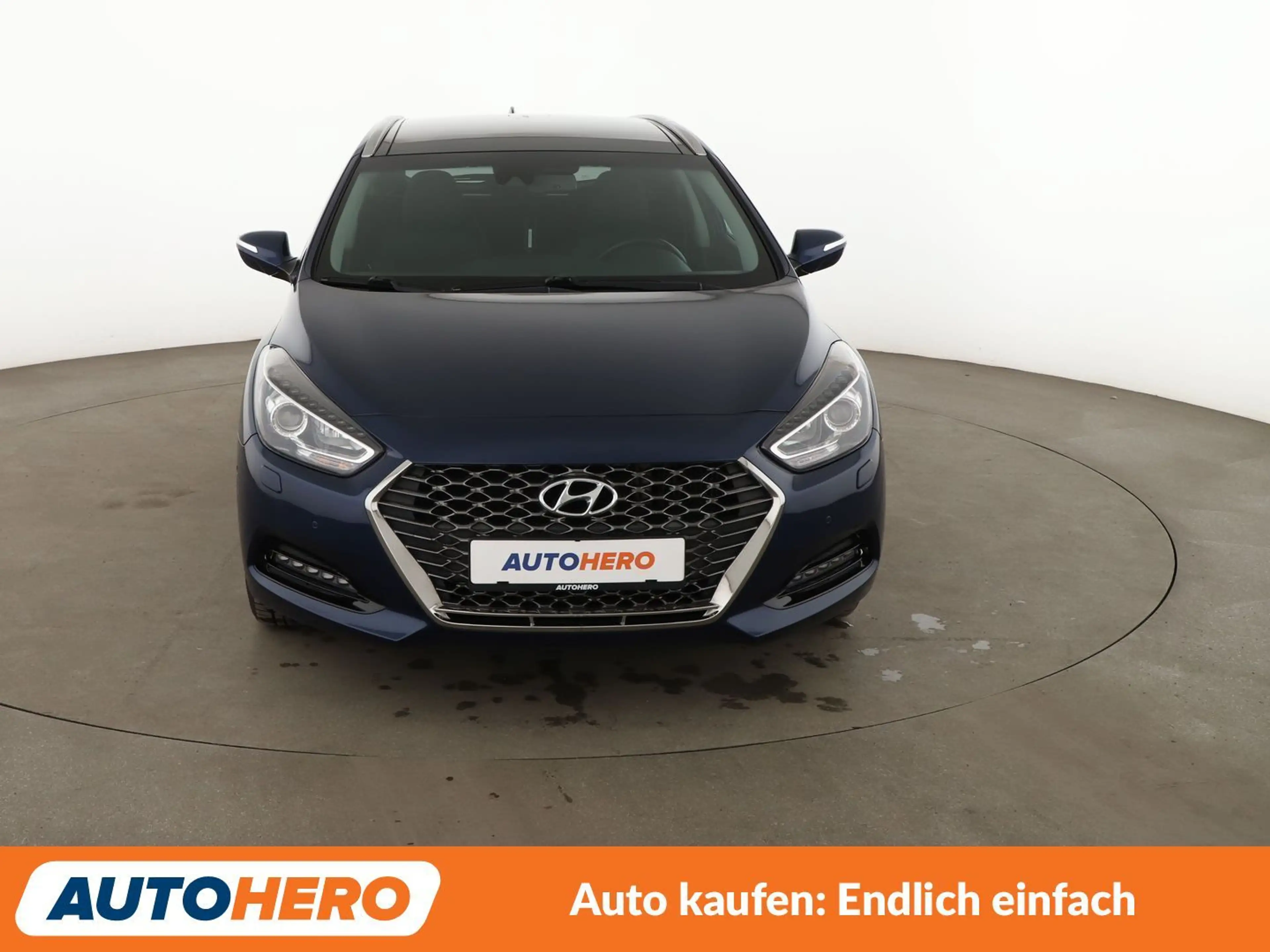Hyundai i40 1.6 CRDi Space Plus Aut.*NAV*XENON*TEMPO*PDC*SHZ* — photo 9