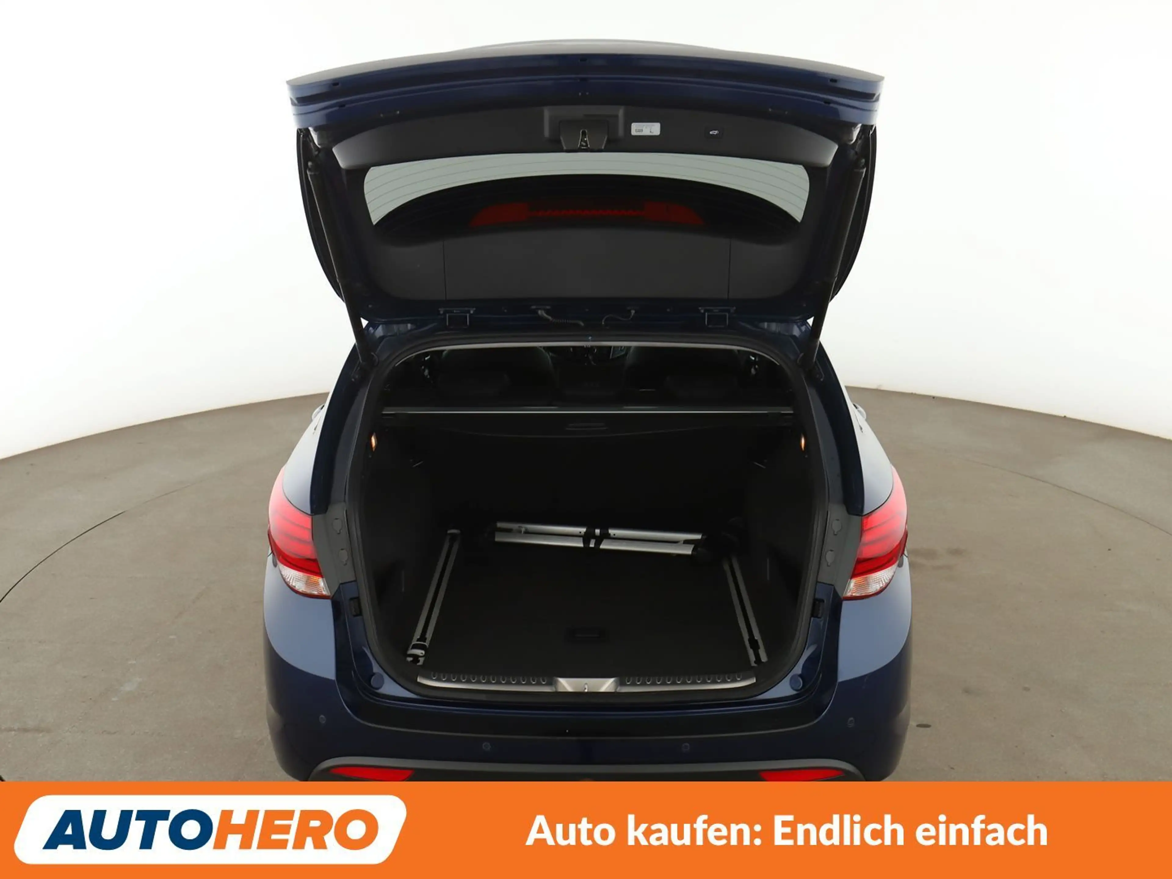 Hyundai i40 1.6 CRDi Space Plus Aut.*NAV*XENON*TEMPO*PDC*SHZ* — photo 15