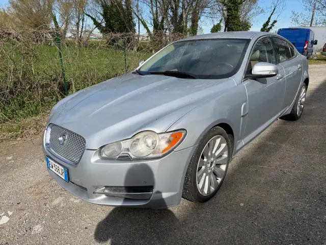 Jaguar XF vettura per operatori del settore