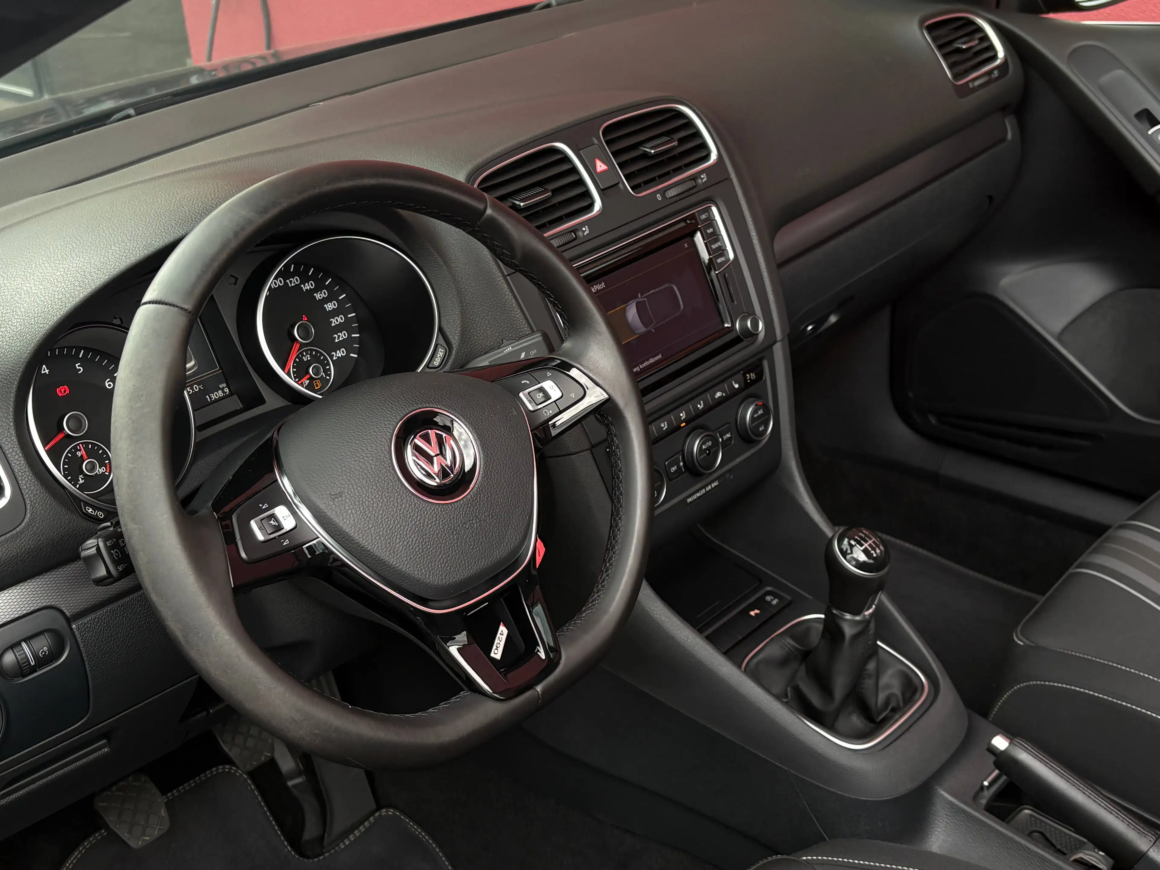 Volkswagen Golf Cabriolet 1.4 TSI BMT 125PS SONDERMODELL LOUNGE NAVI ALU-17" — photo 12