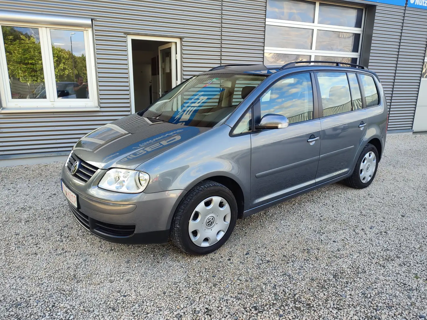 Volkswagen Touran 1.6 FSI Trendline 7 Sitzer Grau - 2