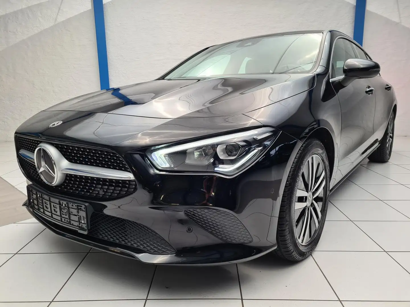 Mercedes-Benz CLA 200 CLA 200d Shooting Brake 4Matic - PANO | Ambiente Schwarz - 2