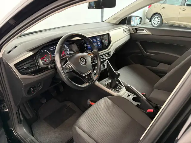 Volkswagen Polo view 4