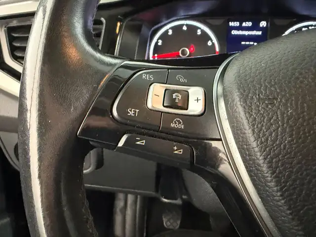 Volkswagen Polo view 10