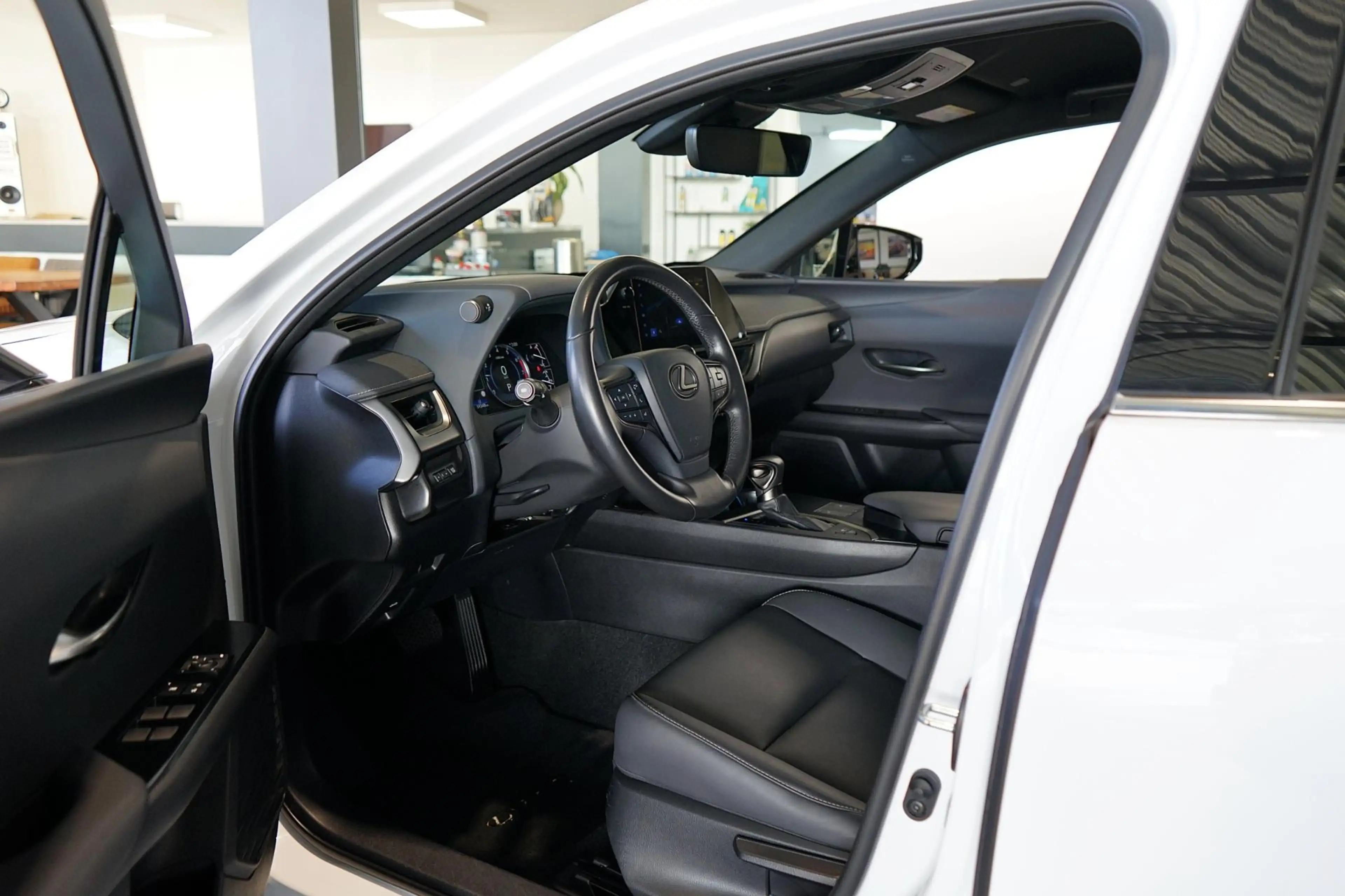 Lexus UX 250h F Sport LEDER | CARPLAY | STOELVERW. | DEALER-ONDE — photo 4