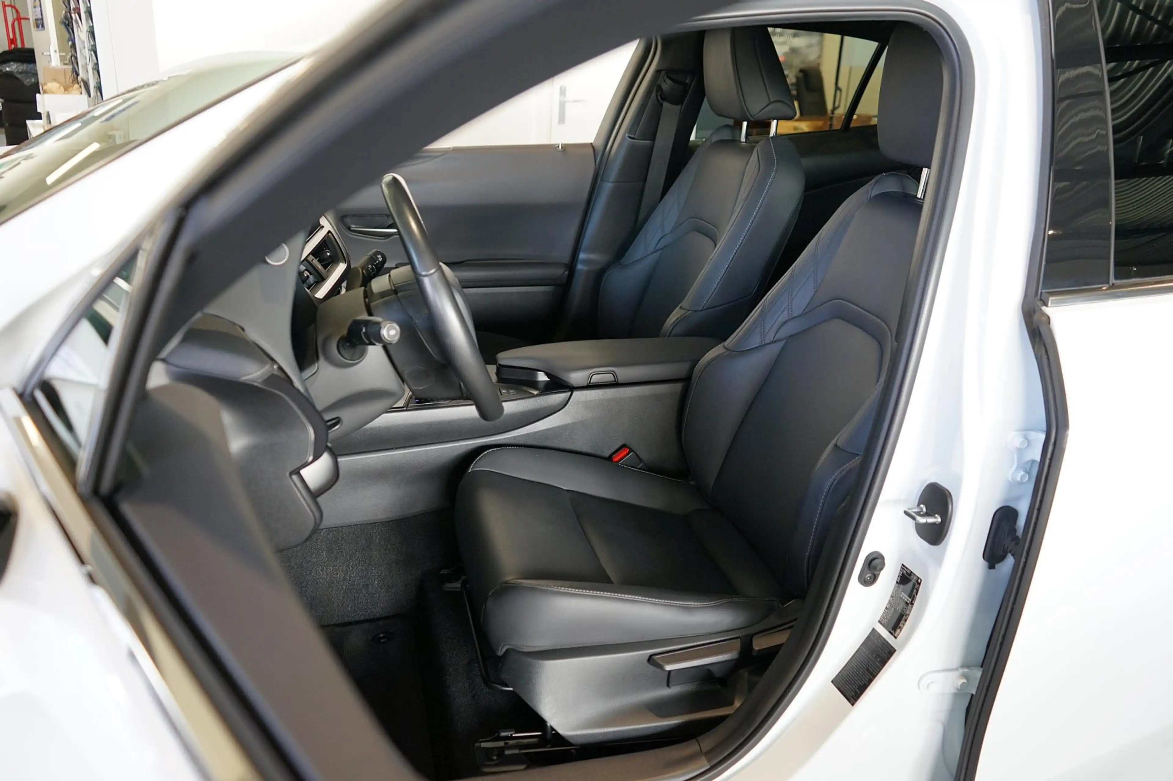 Lexus UX 250h F Sport LEDER | CARPLAY | STOELVERW. | DEALER-ONDE — photo 5