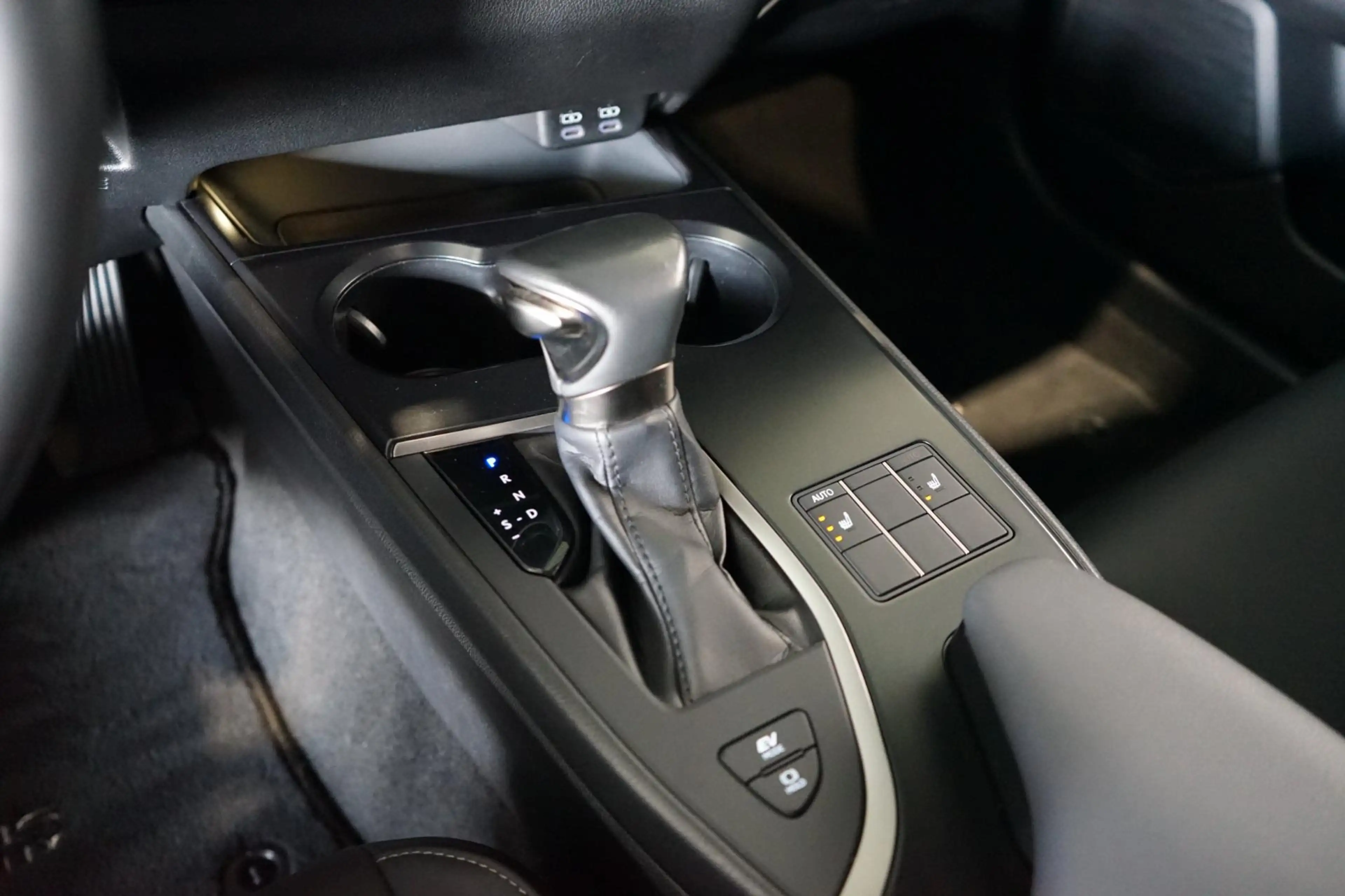 Lexus UX 250h F Sport LEDER | CARPLAY | STOELVERW. | DEALER-ONDE — photo 11