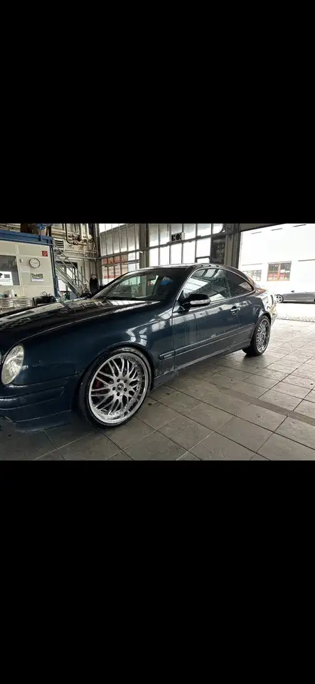 Mercedes-Benz CLK 320