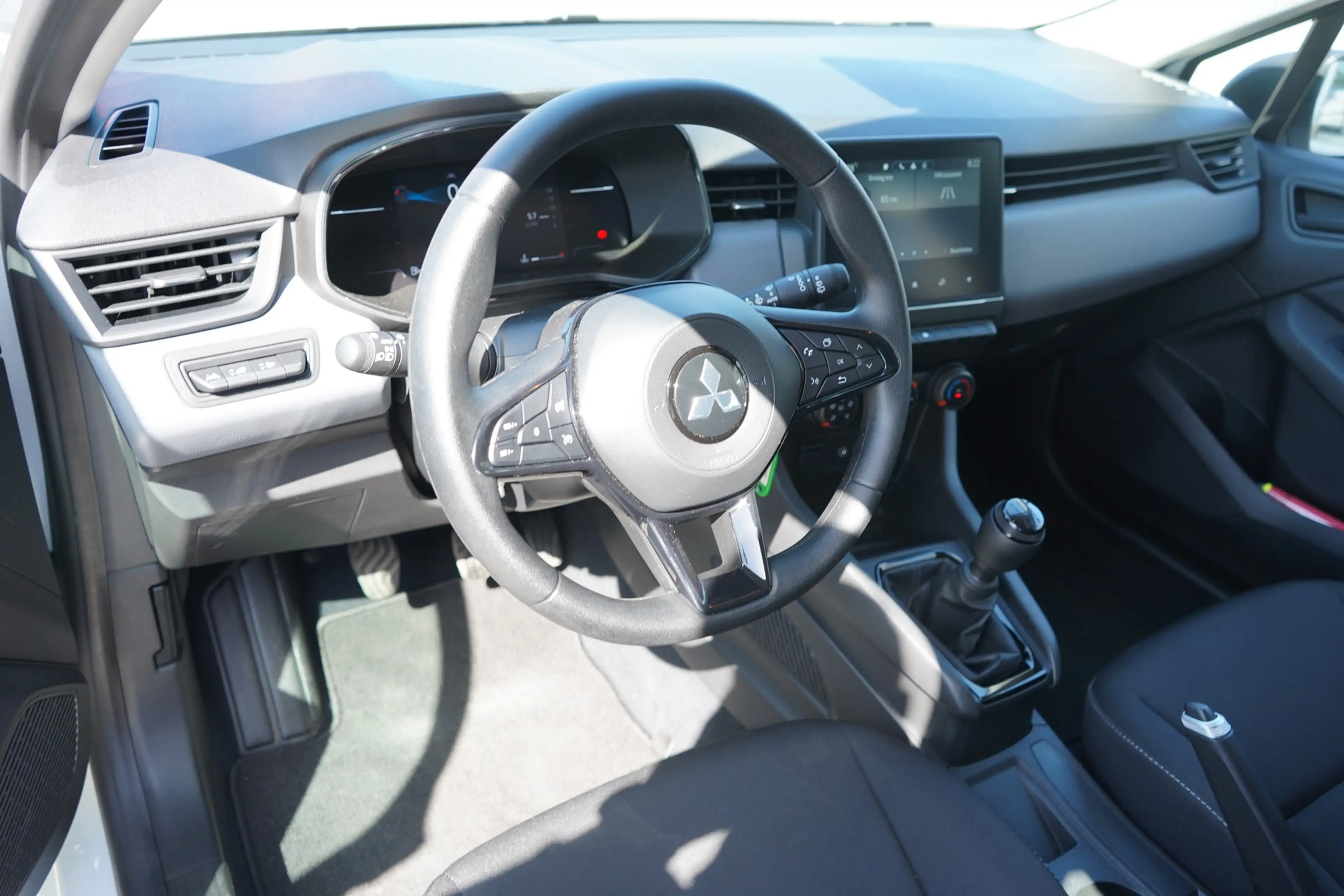 Mitsubishi Colt 1.0 SCe Basis LED Digitales Cockpit USB DAB — photo 11