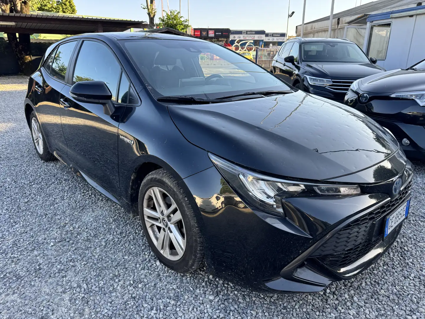 Toyota Corolla 1.8h Business Tech cvt Schwarz - 1