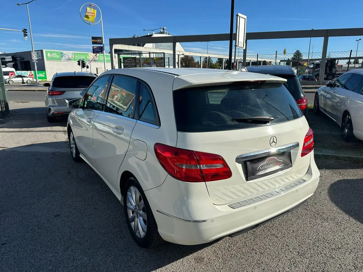 Mercedes-Benz B 200 Autom. 156PS Pickerl 3/26 mti ParkAssist Tempomat Weiß - 2