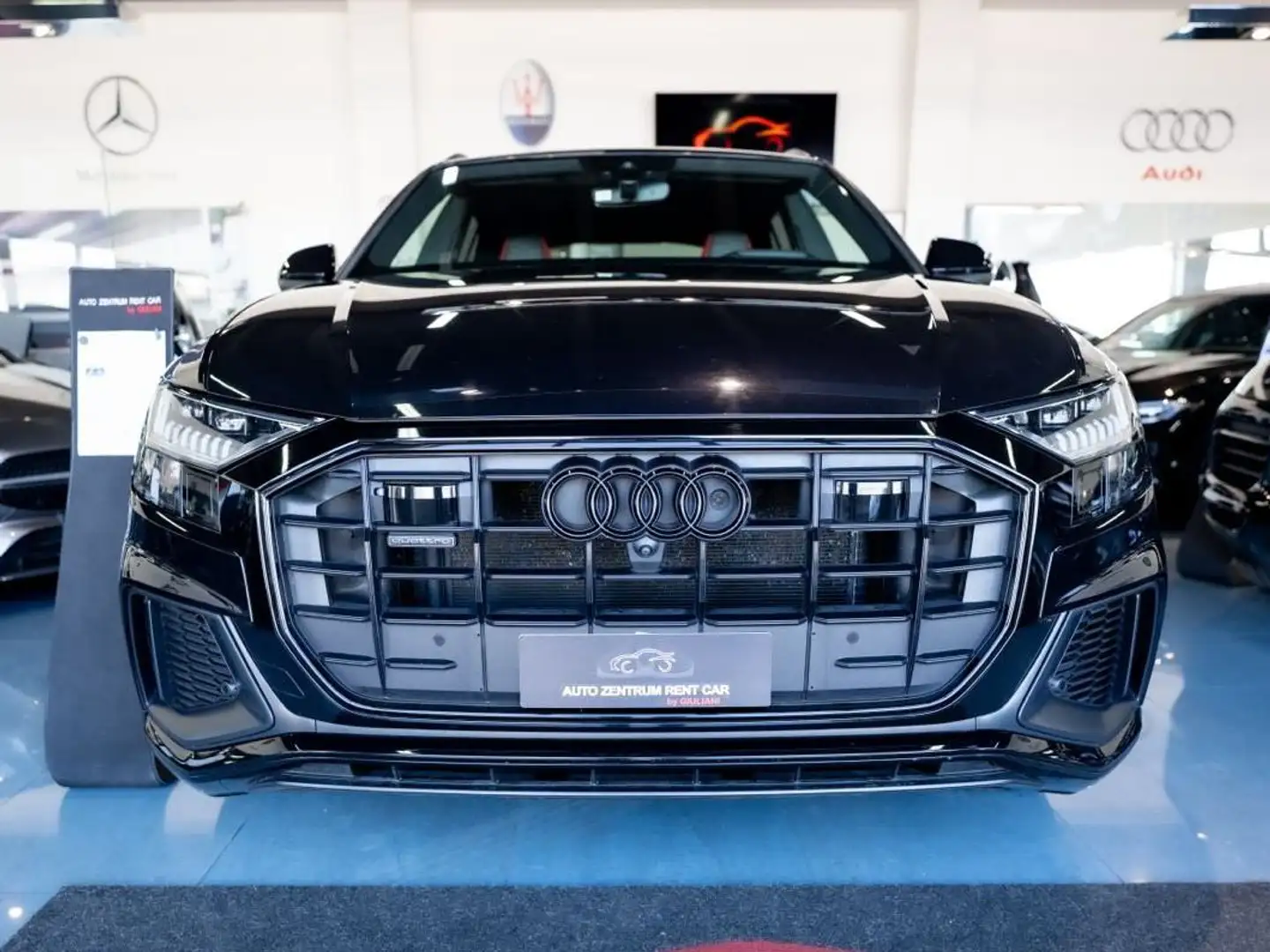 Audi Q8 S Line Černá - 2