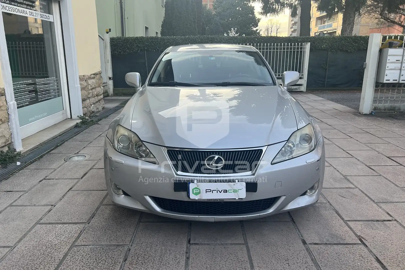 Lexus IS 220d IS 220d 2.2 16V Luxury Silber - 2