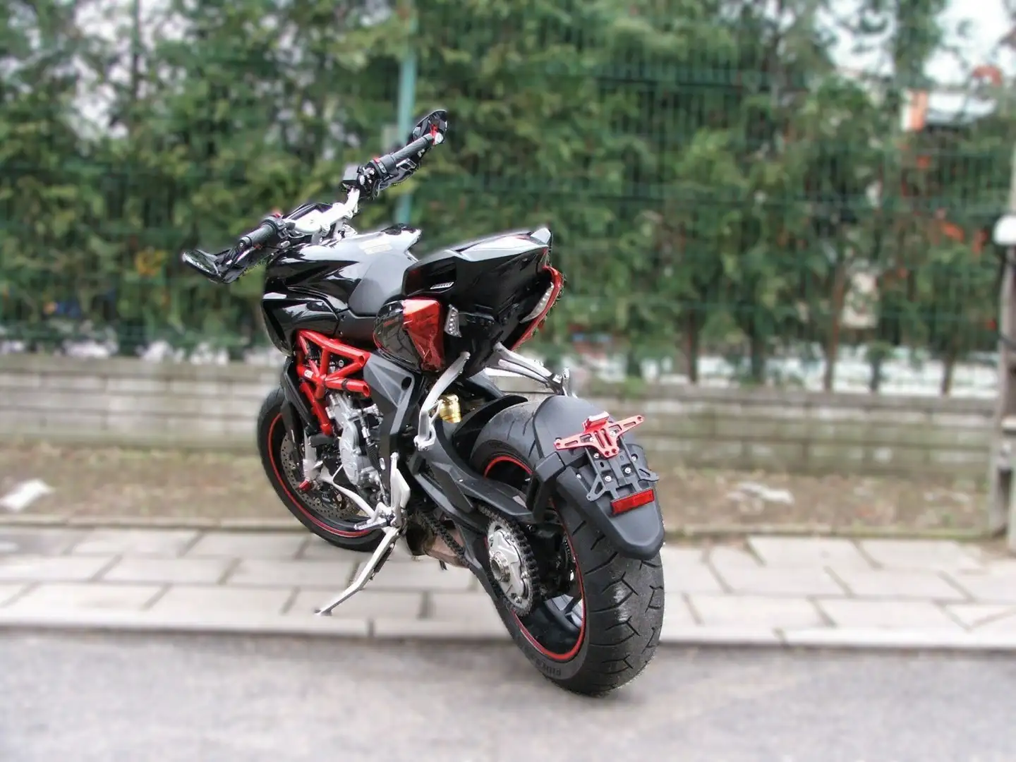 MV Agusta Rivale 800 ABS Schwarz - 2