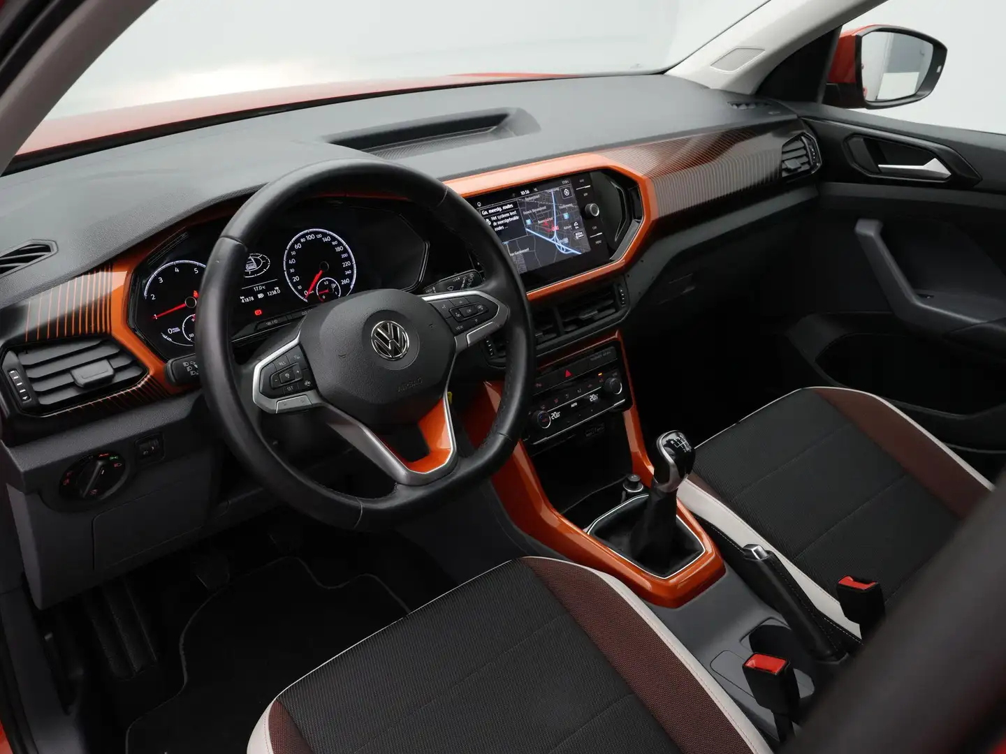 Volkswagen T-Cross 1.0 TSI 115 pk Life | Navigatie | Parkeersensoren Orange - 2
