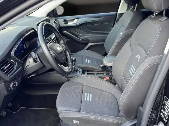 Ford Focus view 15