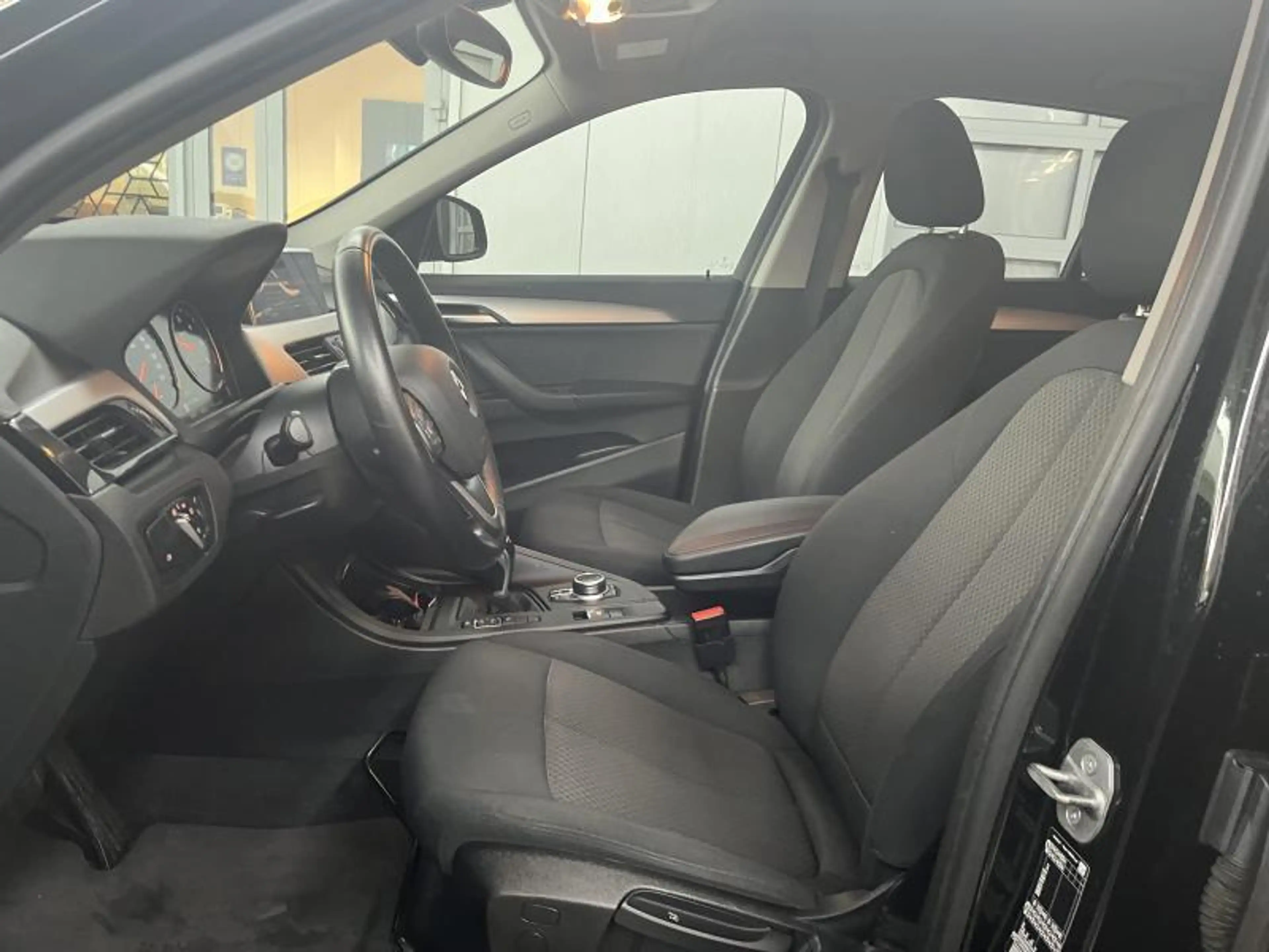 BMW X1 sDrive16d — photo 7