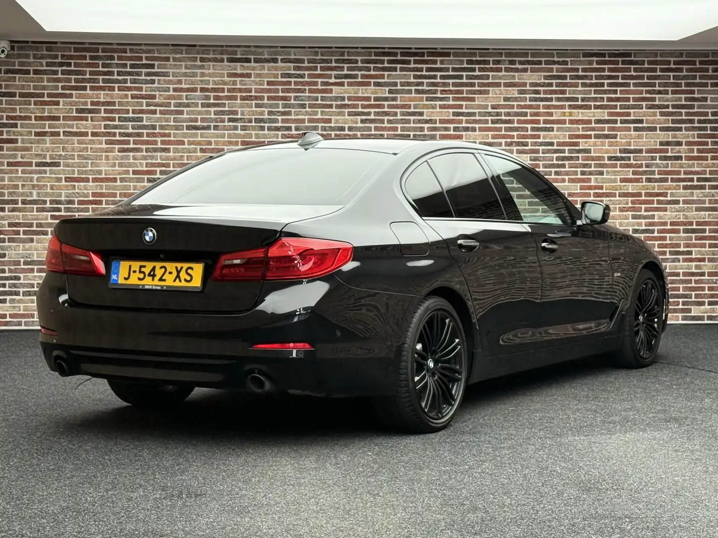 BMW 530 5-serie 530i Sportline High Executive Sfeer|Camera Zwart - 2