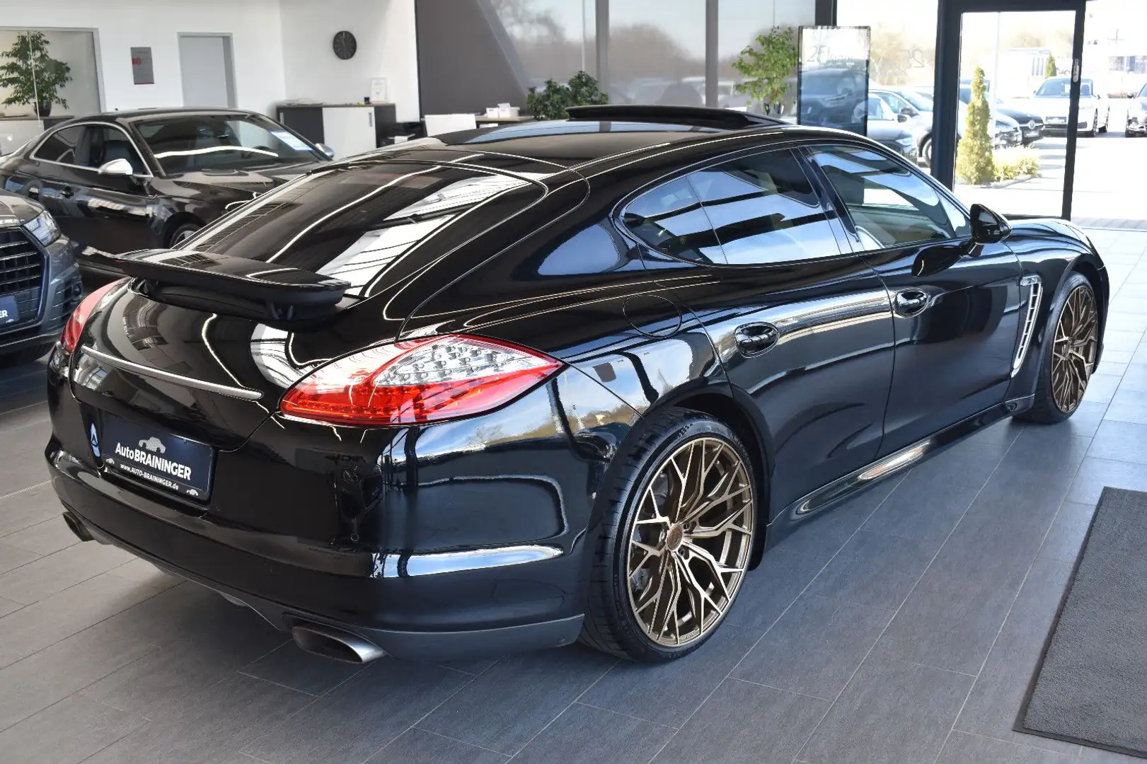 Porsche Panamera 4 Platinum Edition PASM~PDLS~Memory~PDC Schwarz - 2