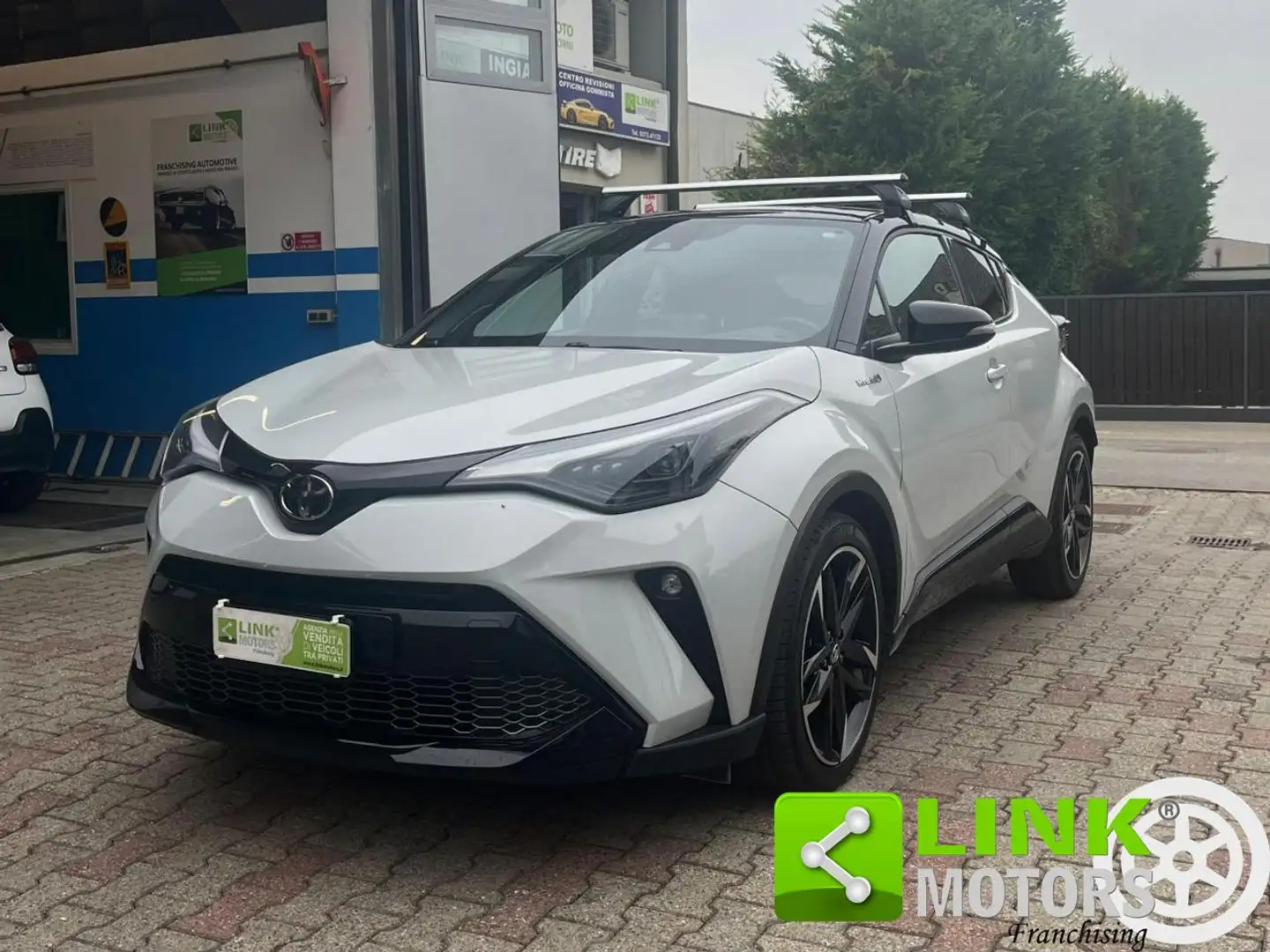 Toyota C-HR 2.0 Hybrid E-CVT GR Sport Bianco - 1