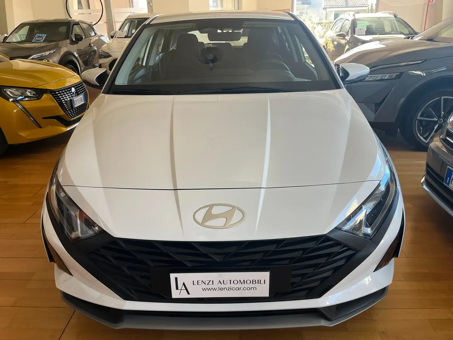 Hyundai i20 i20 III 1.2 mpi Connectline 79cv Wit - 1