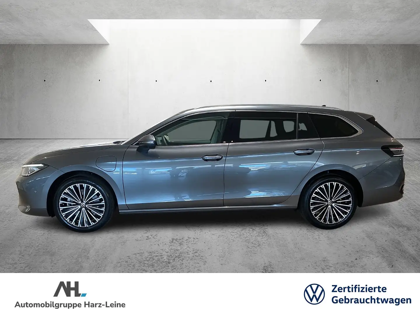 Volkswagen Passat Variant 1.5 eHybrid Elegance Pano AHK IQ.Light HuD Grijs - 2