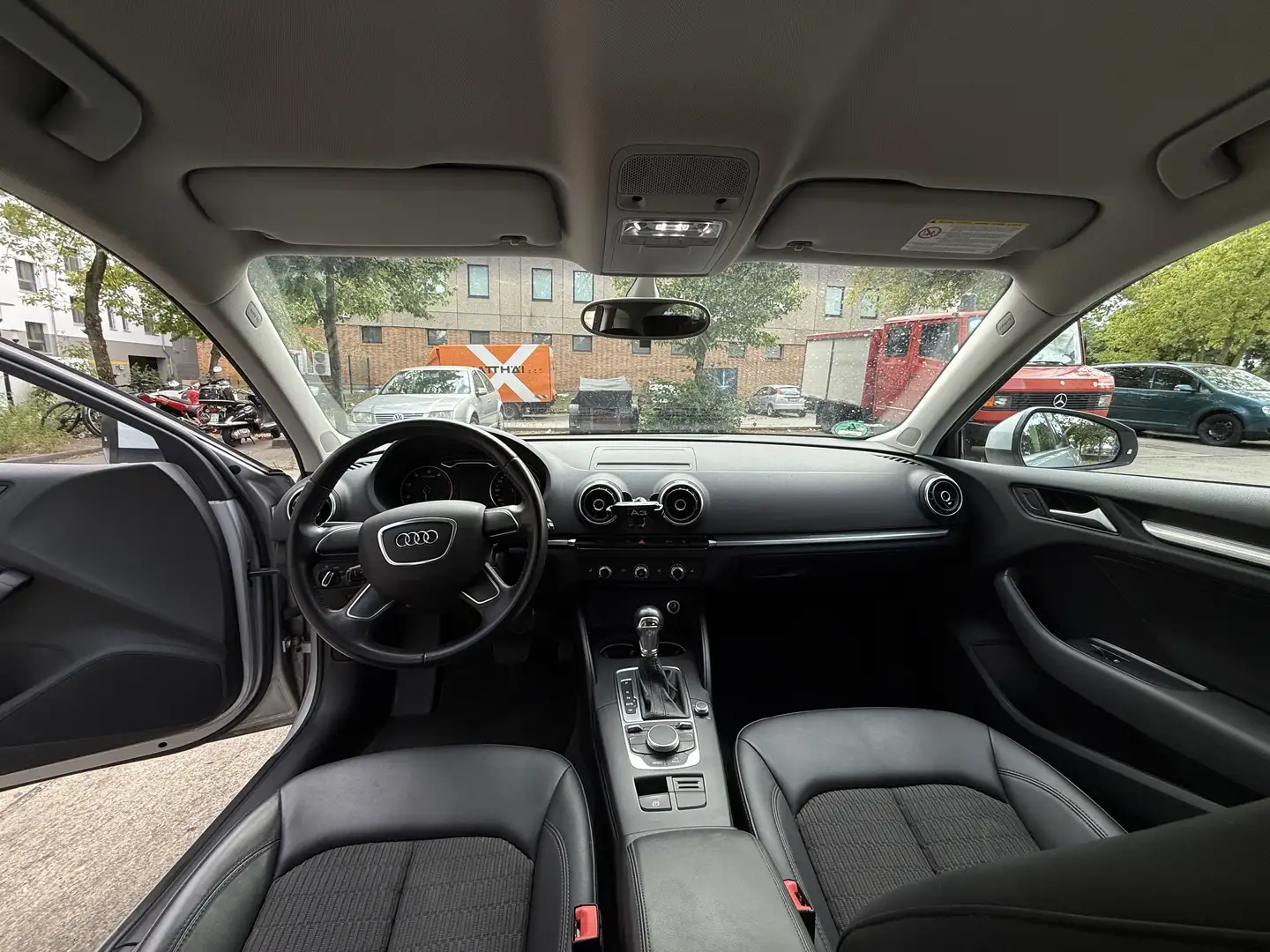 Audi A3 1.2 TFSI Sportback S tronic line Sportpaket - 2