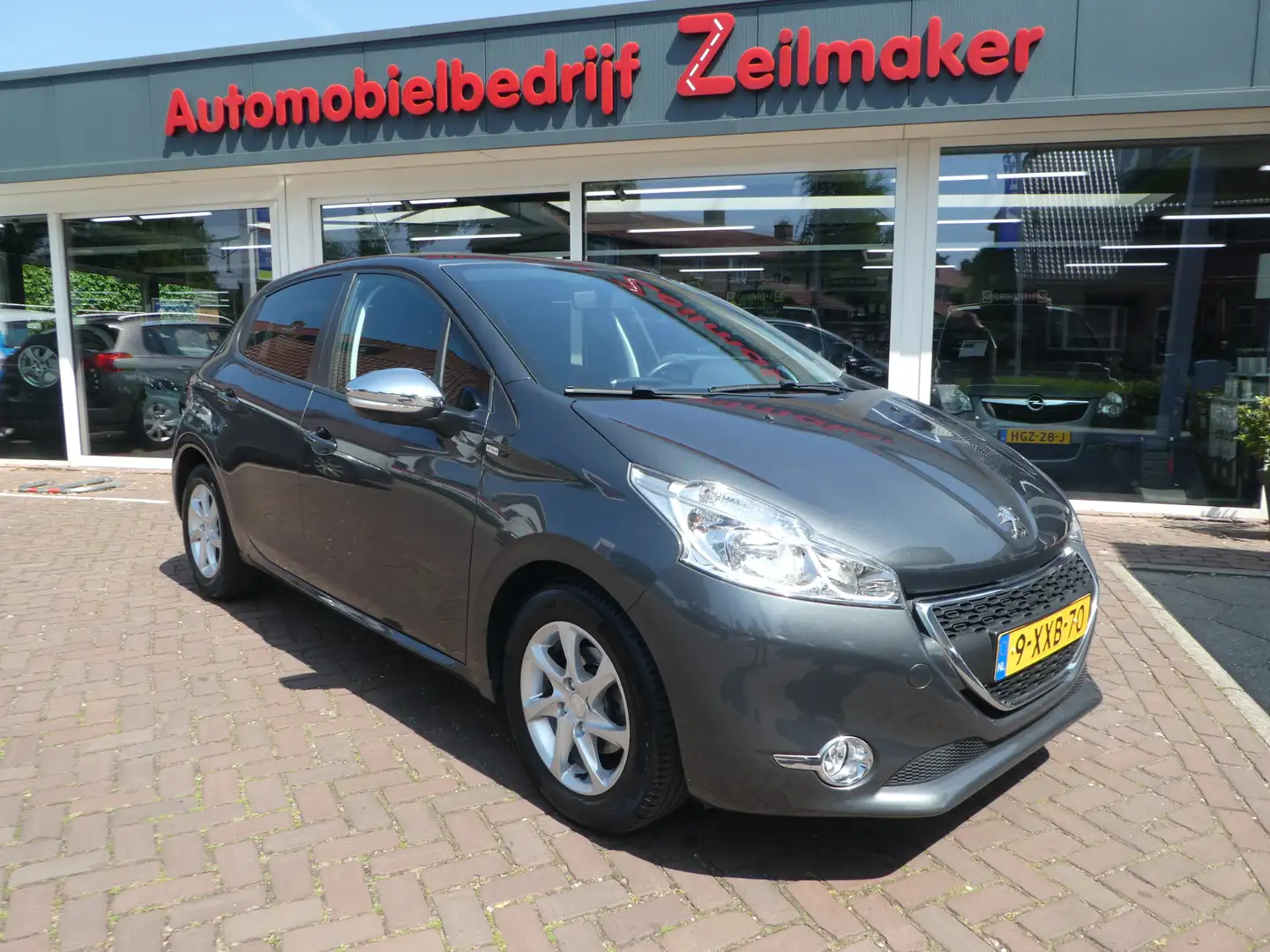 Peugeot 208 1.2 VTi Style Airco, LM Velgen, Navi Gris - 1