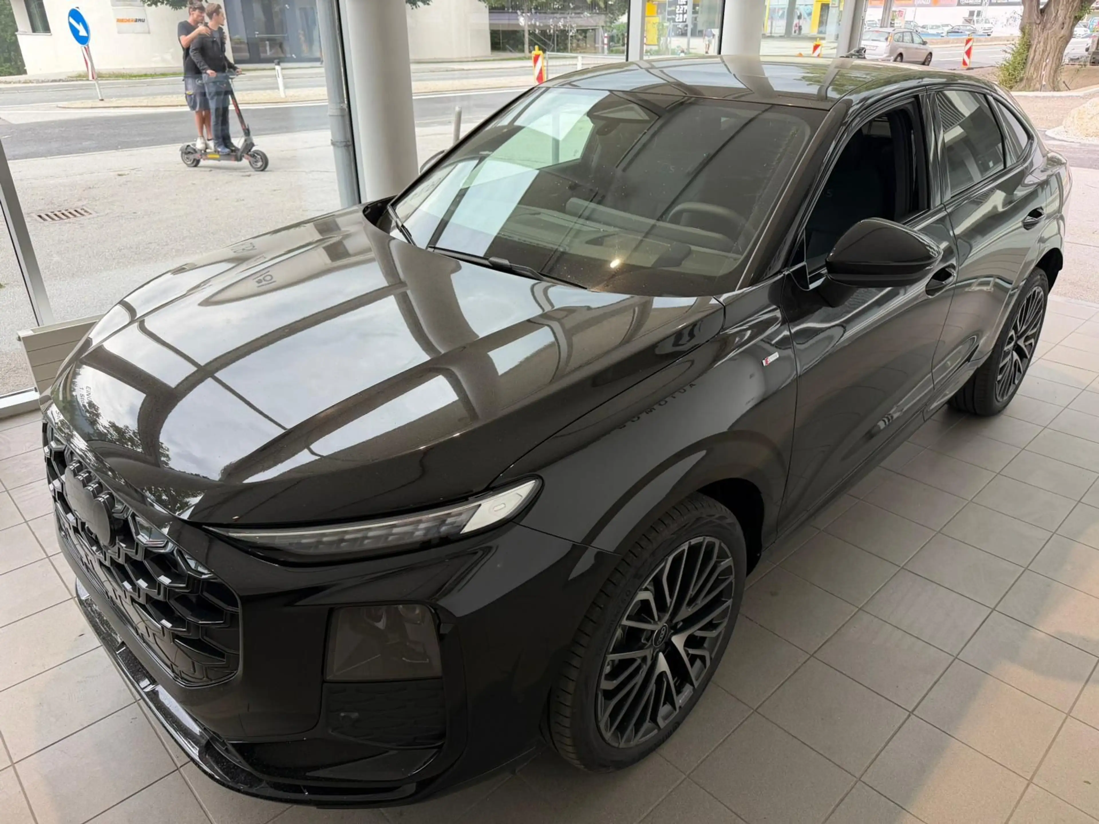 Audi Q3 quattro SPORTBACK 142 kW/sw-sw/MMIpr/Tech+/20 — photo 2