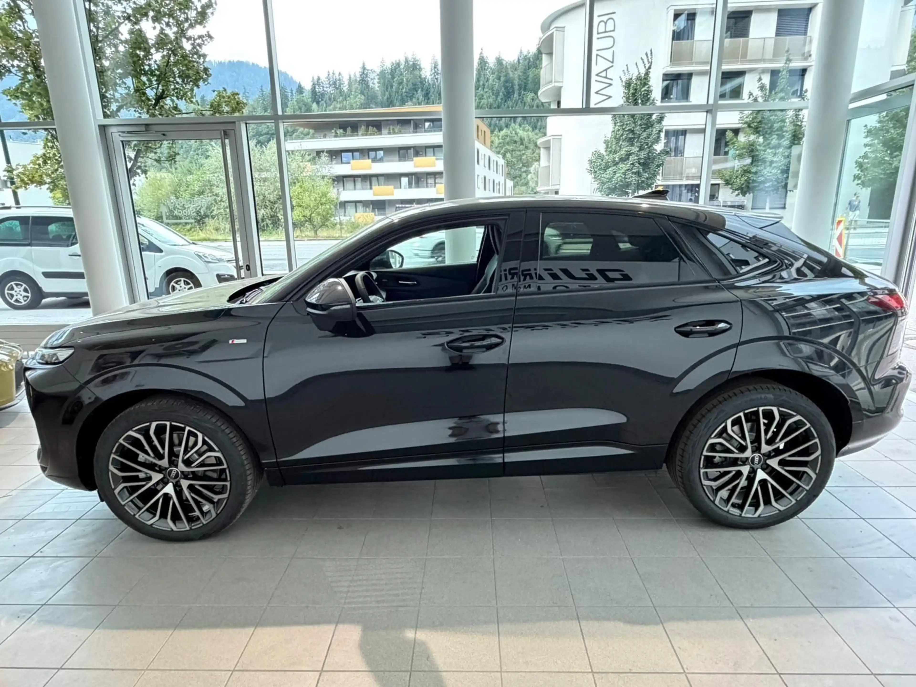Audi Q3 quattro SPORTBACK 142 kW/sw-sw/MMIpr/Tech+/20 — photo 3