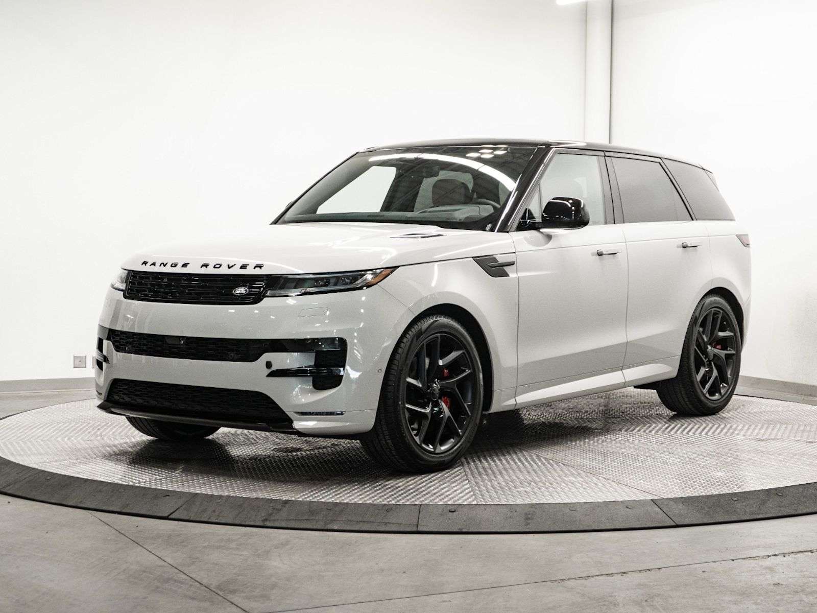 2026 Land Rover Range Rover Sport DYNAMIC HSE | NO LUX TAX | ONLY 1,160KMS!!!