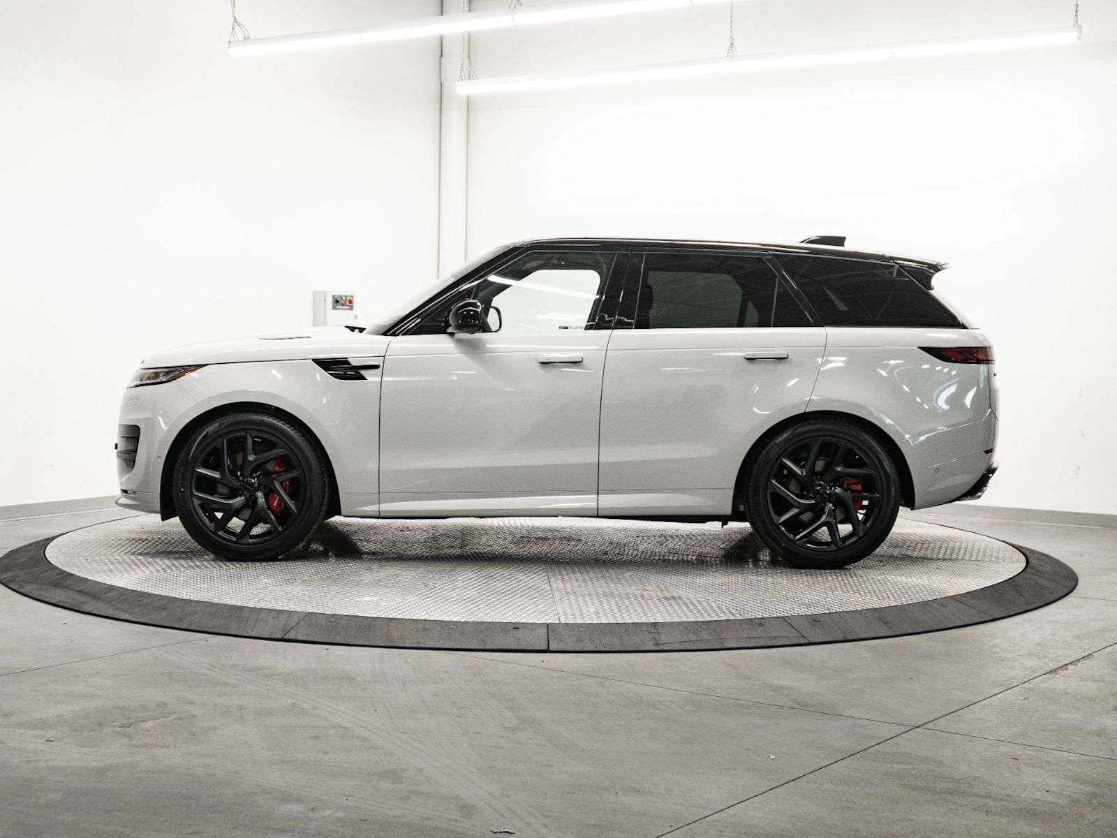 2026 Land Rover Range Rover Sport DYNAMIC HSE | NO LUX TAX | ONLY 1,160KMS!!! — снимка 1