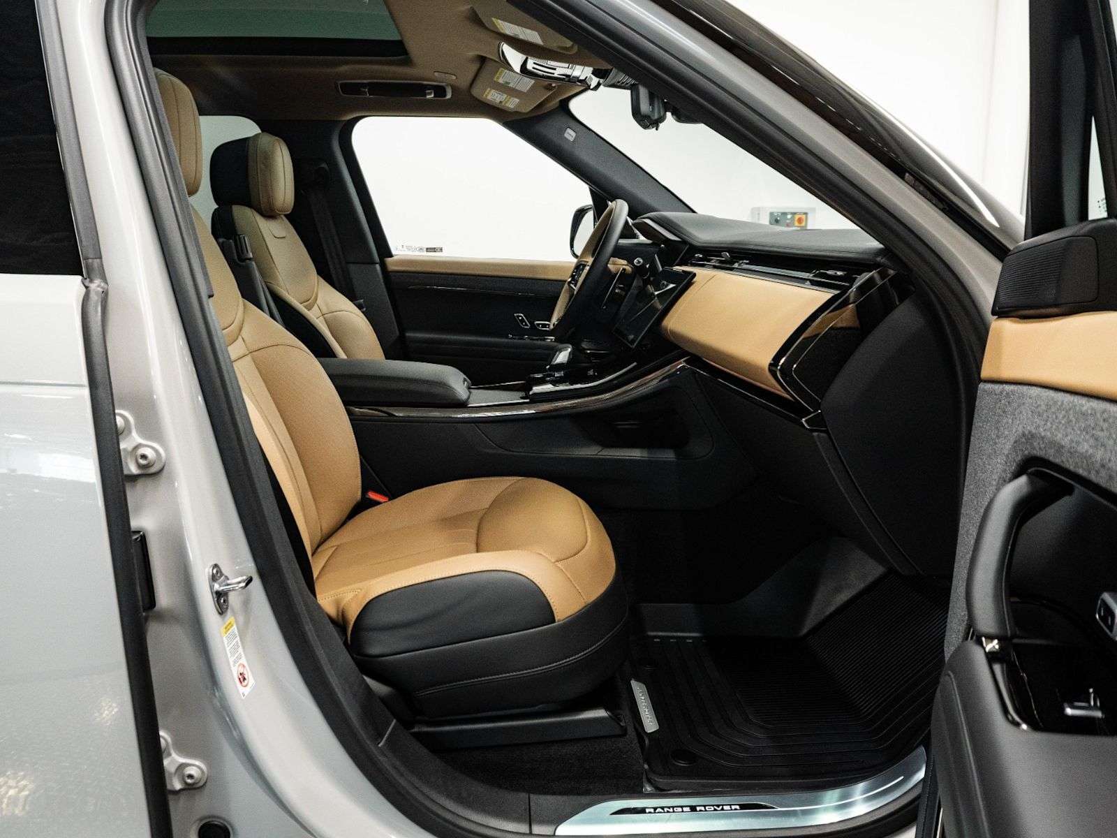2026 Land Rover Range Rover Sport DYNAMIC HSE | NO LUX TAX | ONLY 1,160KMS!!! — снимка 1