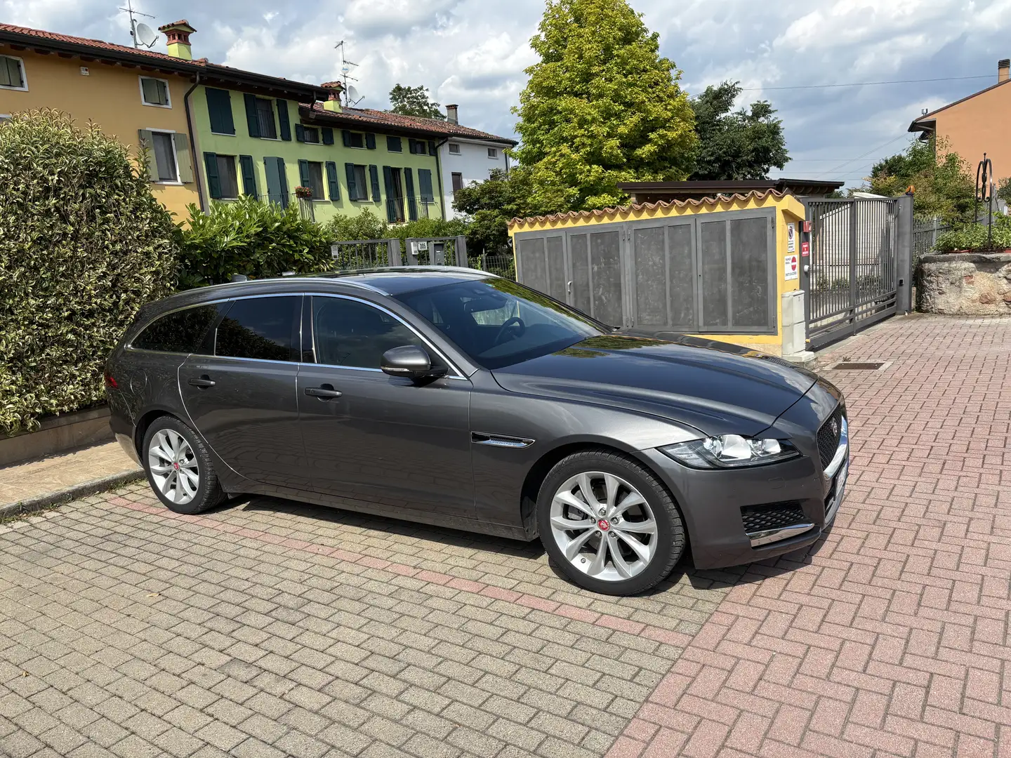 Jaguar XF Sportbrake 2.0d i4 Prestige awd 180cv auto my18 - 2