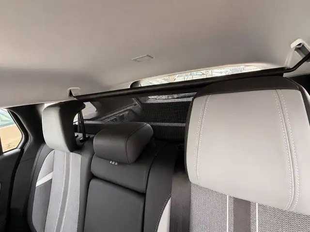 Opel Astra view 12