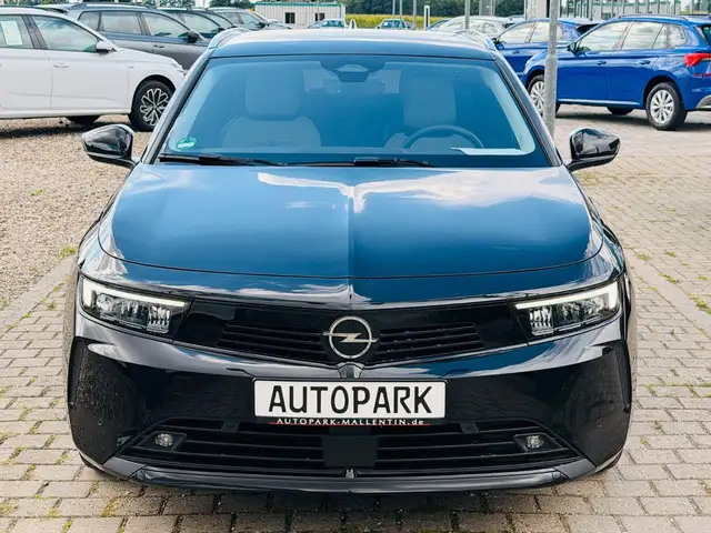 Opel Astra view 2
