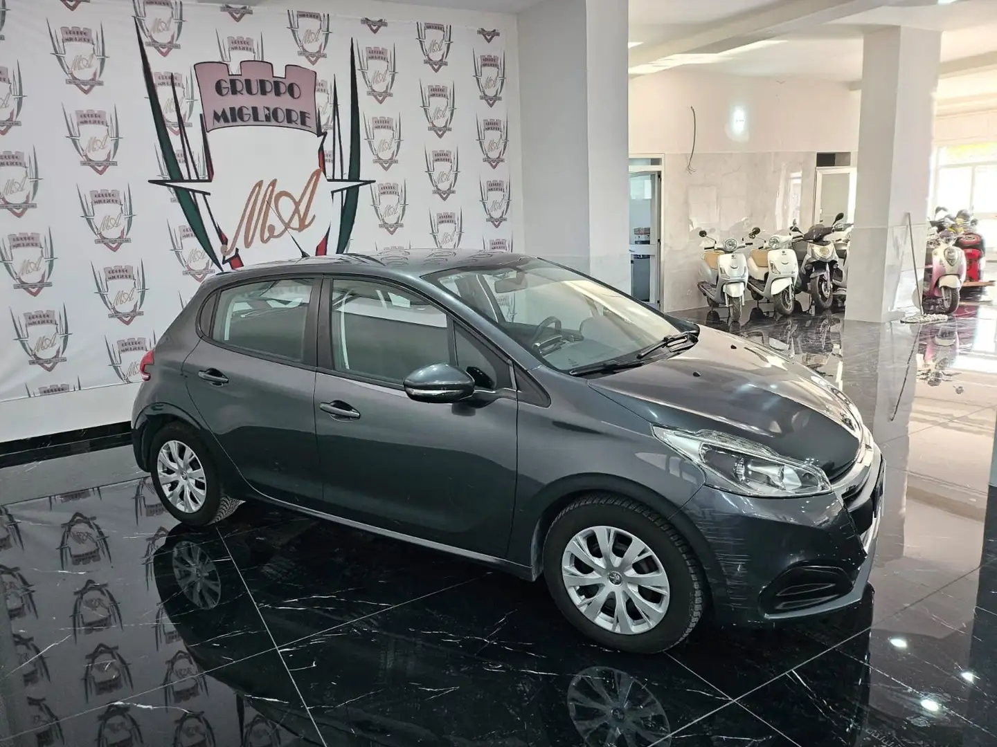 Peugeot 208 208 5p 1.6 bluehdi Active 75cv Grijs - 2