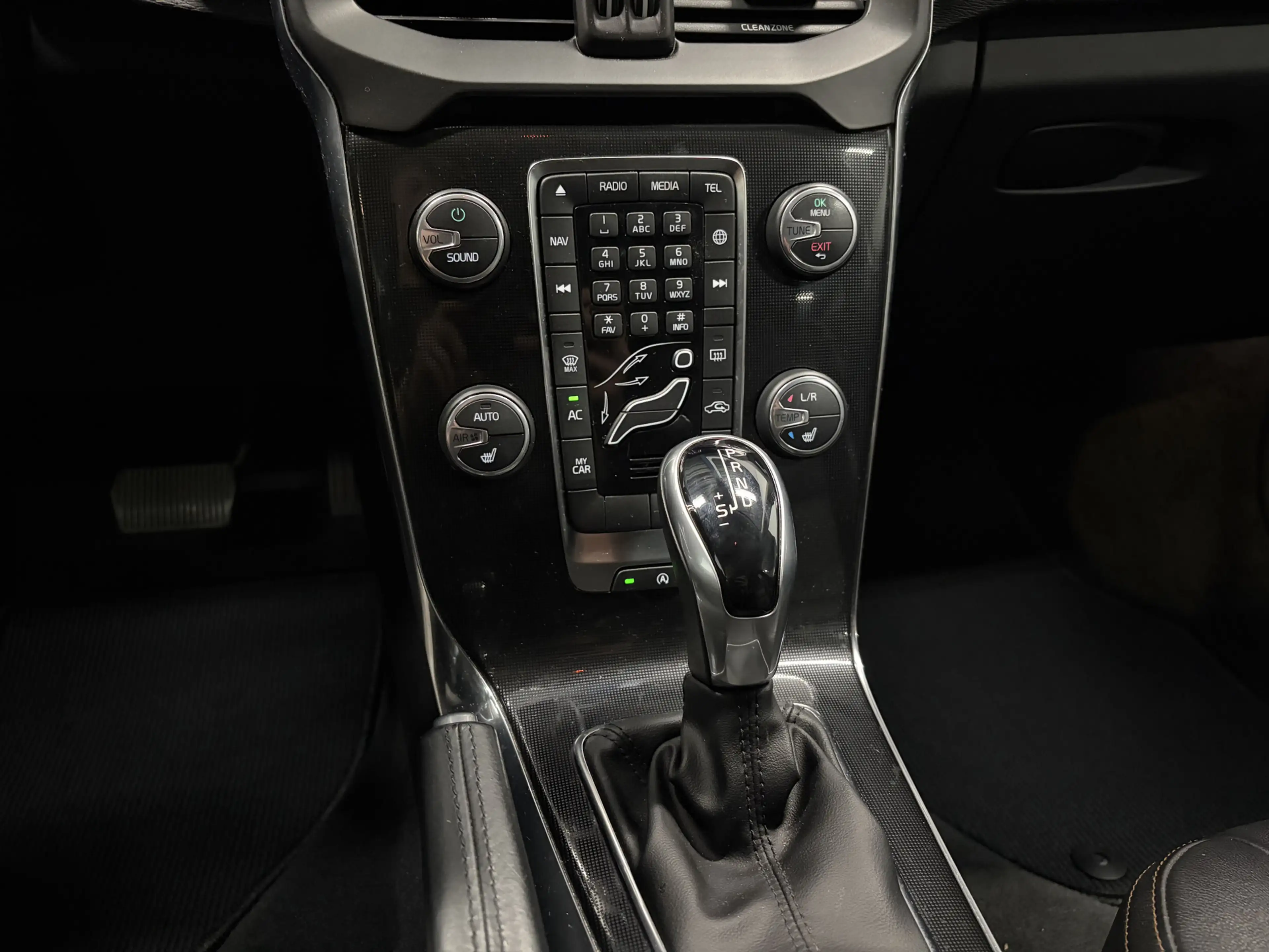 Volvo V40 Cross Country T3 153pk AUT6 Nordic+ Trekhaak 1500kg/ Leer/ Stoel — photo 10