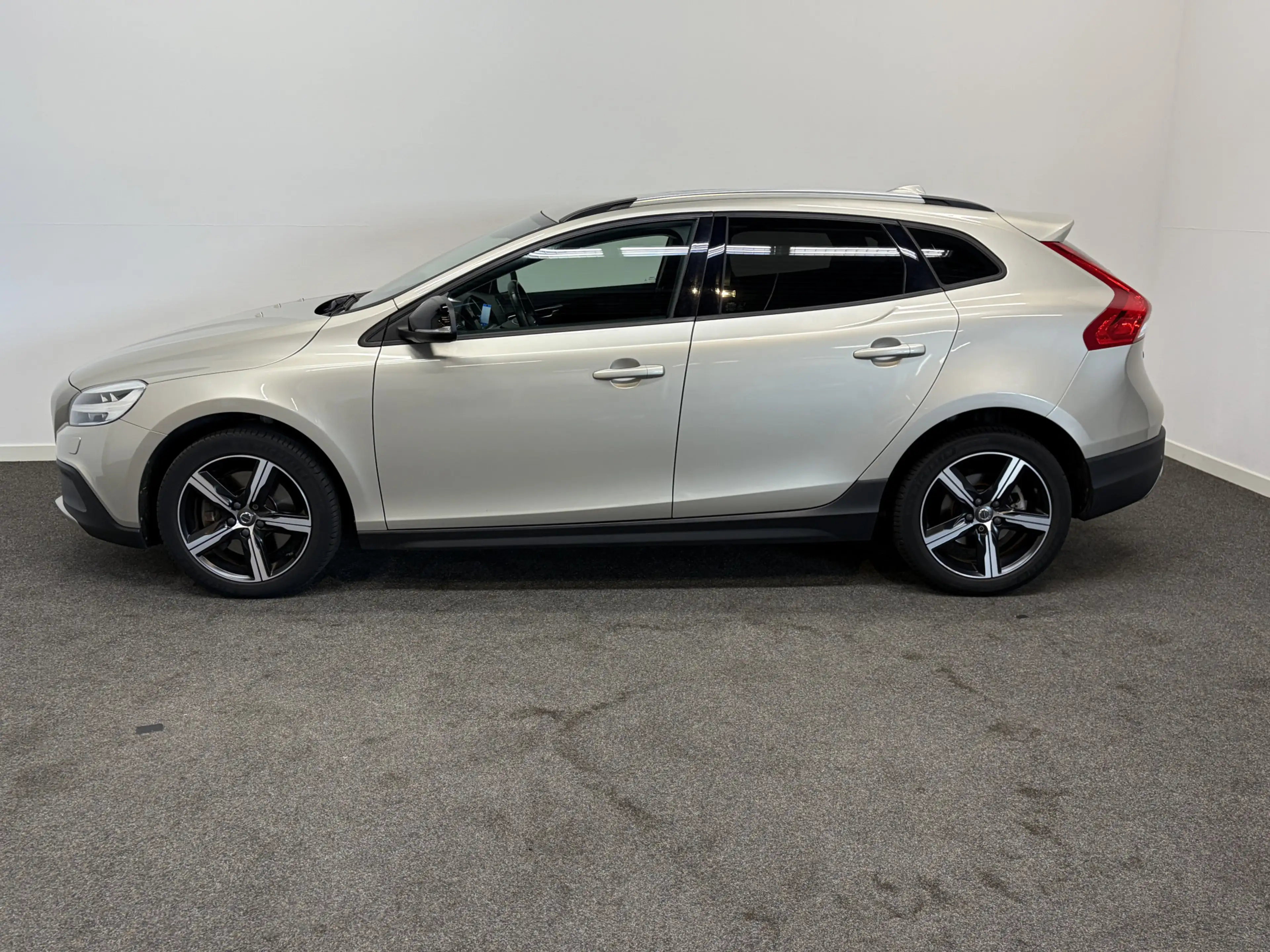 Volvo V40 Cross Country T3 153pk AUT6 Nordic+ Trekhaak 1500kg/ Leer/ Stoel — photo 8