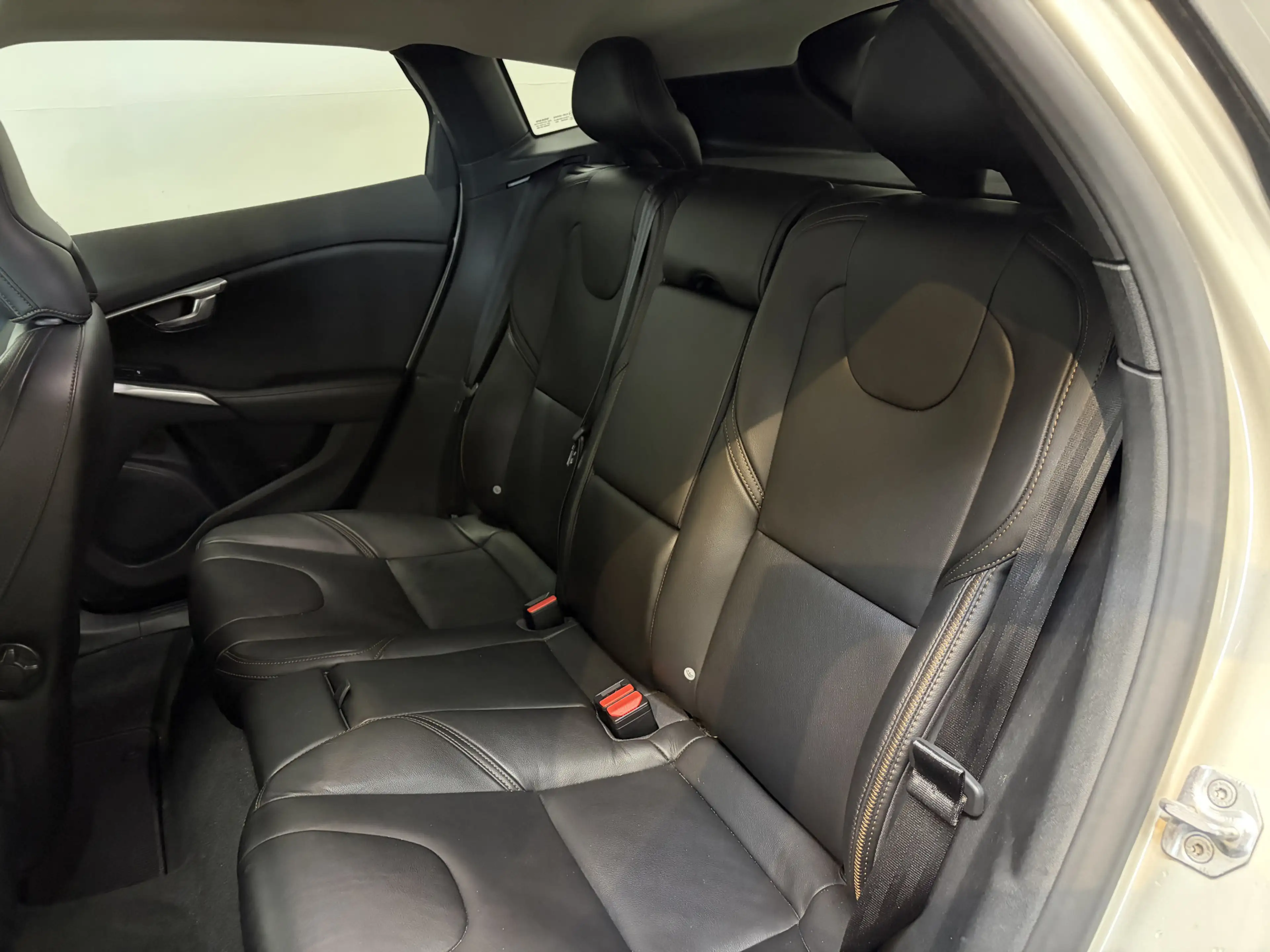 Volvo V40 Cross Country T3 153pk AUT6 Nordic+ Trekhaak 1500kg/ Leer/ Stoel — photo 4