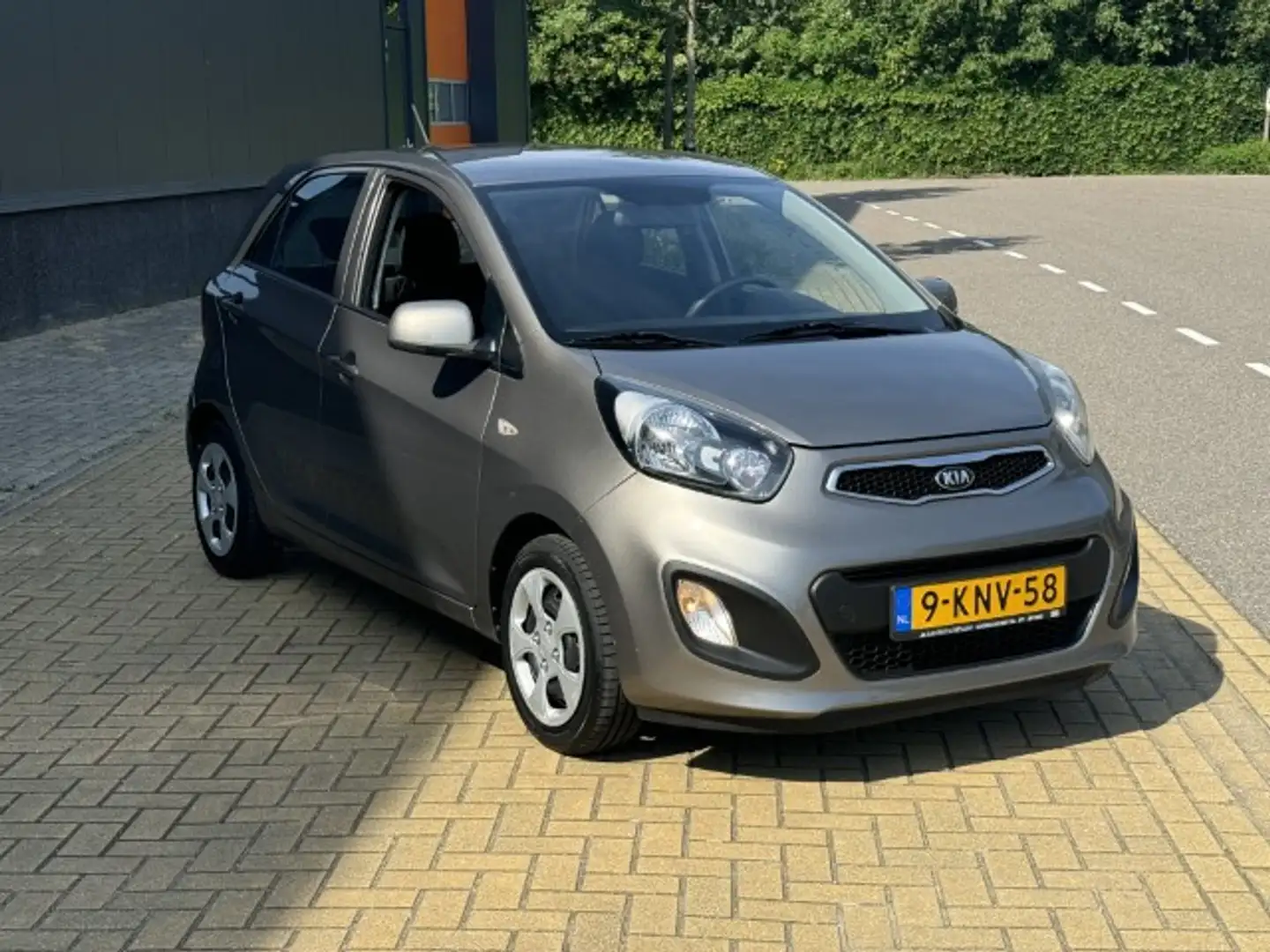 Kia Picanto 1.0 CVVT ISG Comfort Pack Airco Grau - 2