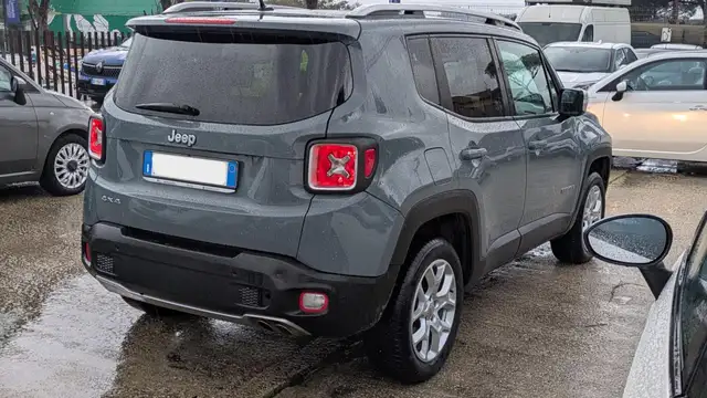 Jeep Renegade view 3