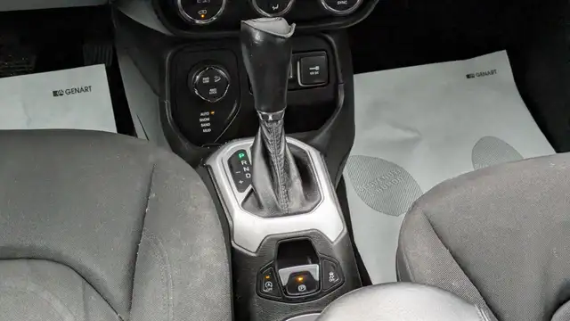 Jeep Renegade view 8
