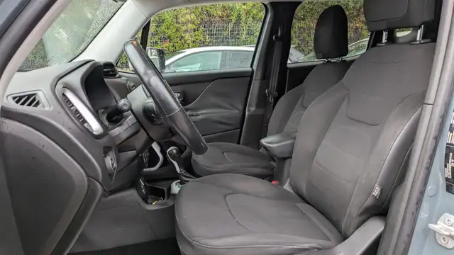 Jeep Renegade view 9