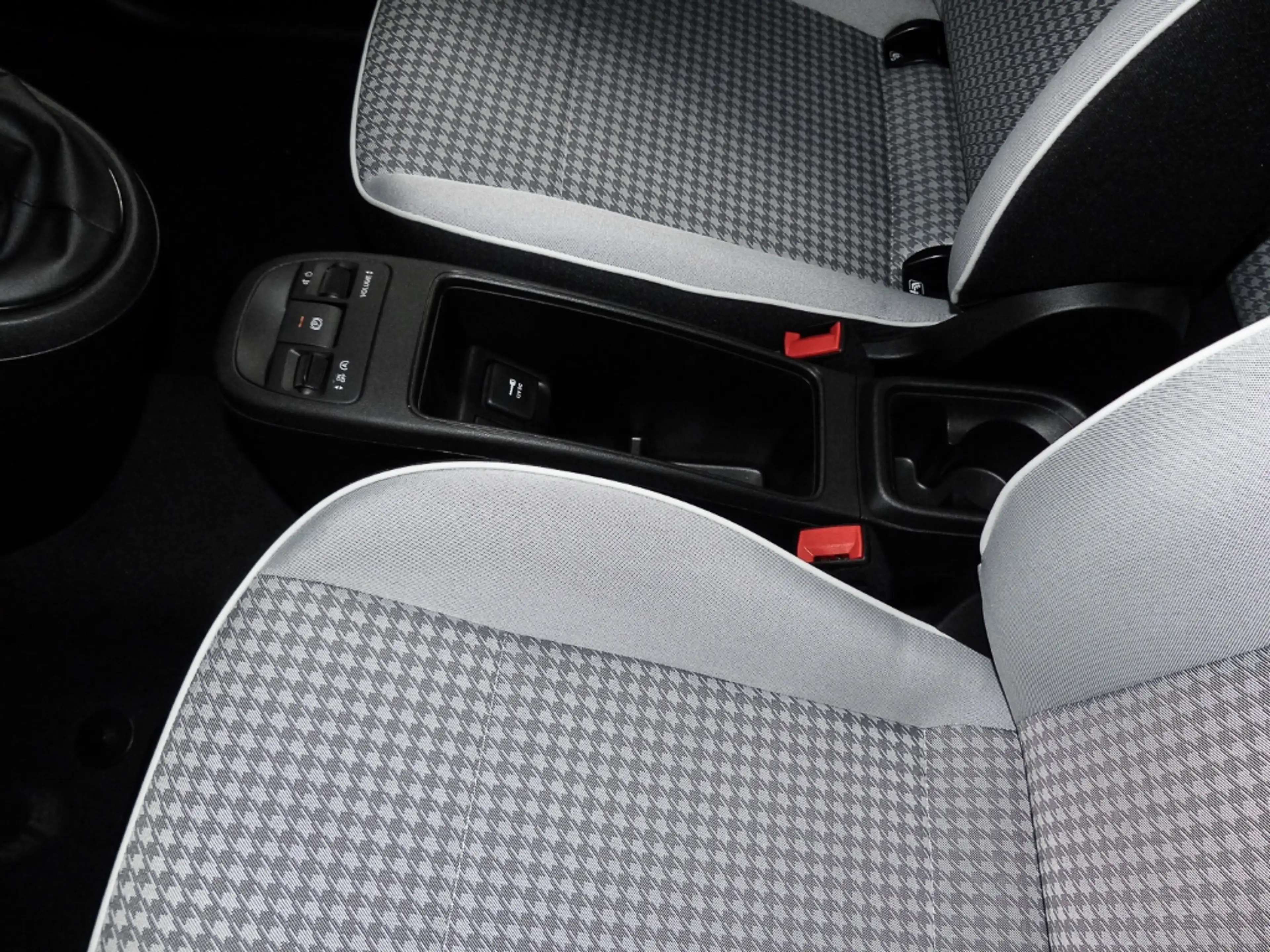Fiat 500C Hybrid Dolcevita LED Apple CarPlay Klimaaut: DAB S — photo 9